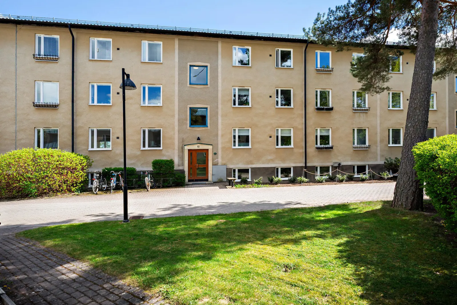 Lägenhet, Kryssarvägen 12, Täby. Bild 1 av 20