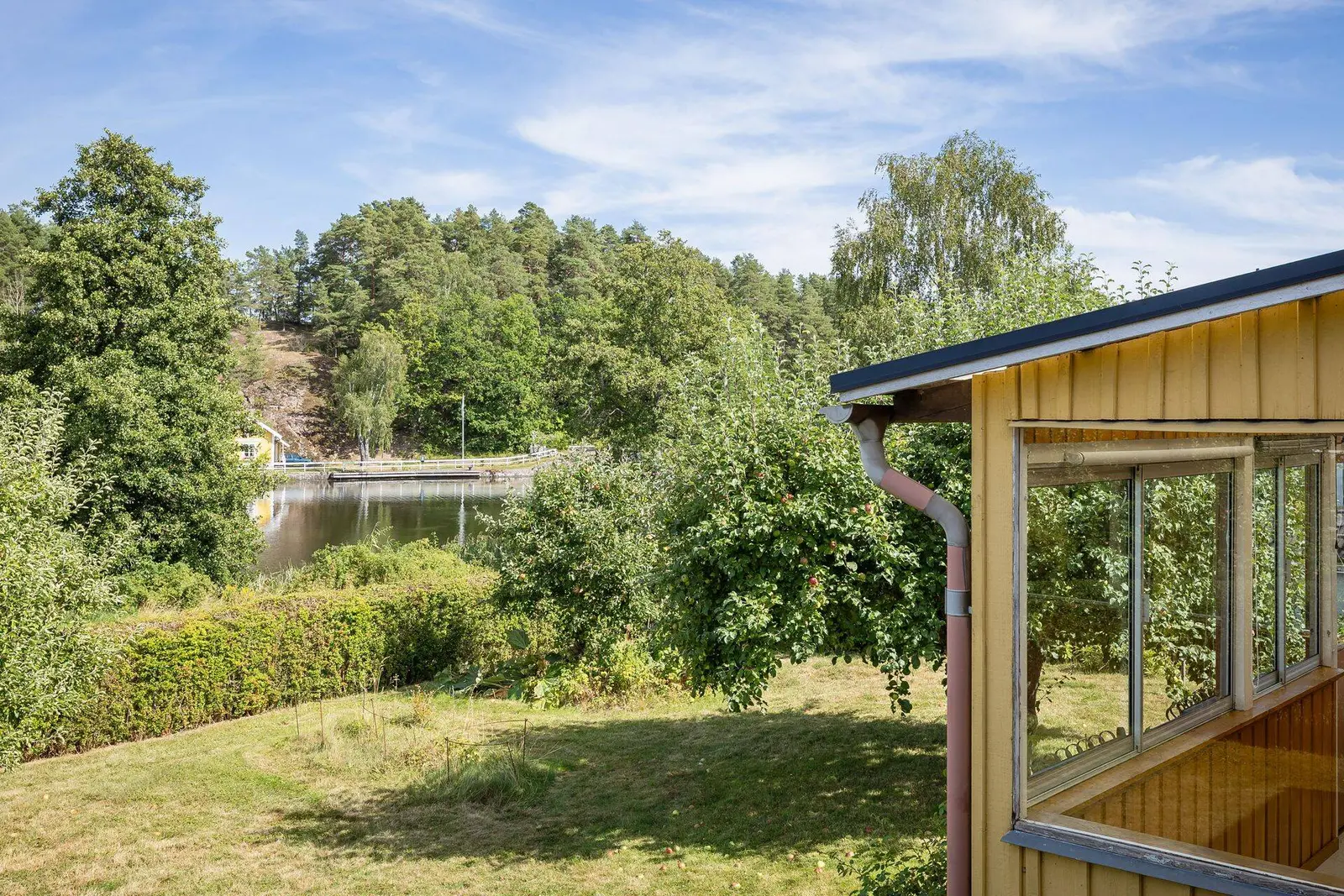 Bild 1 av 20 på Västra Strandvägen 9