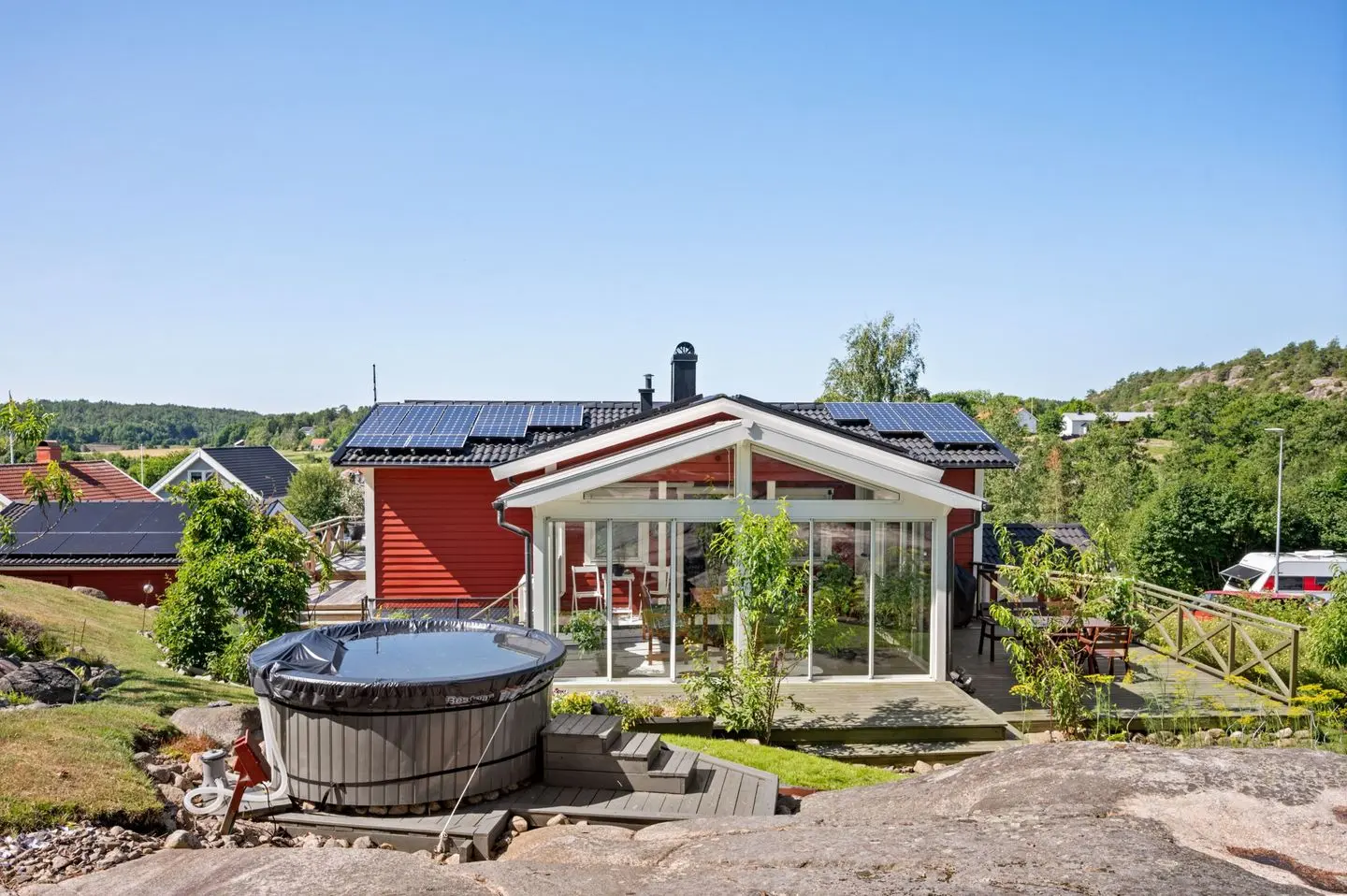 Villa, Kville Petters väg 7, Tanum. Bild 1 av 53
