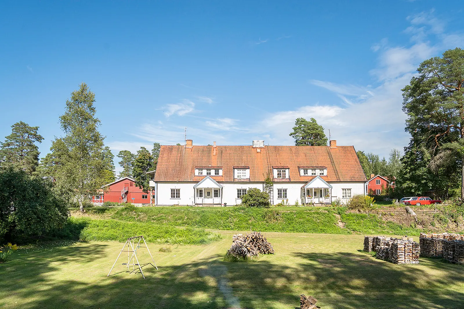 Bild 1 av 5 på Uddeholmsvägen 4 A, A1, B, C, D