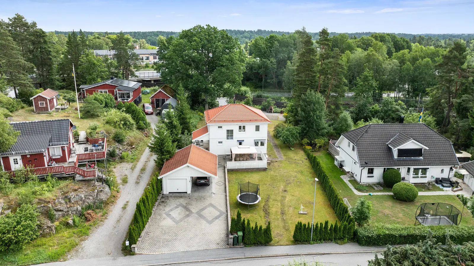 House, Palanders väg 7, HANINGE. Photo 1 of 40