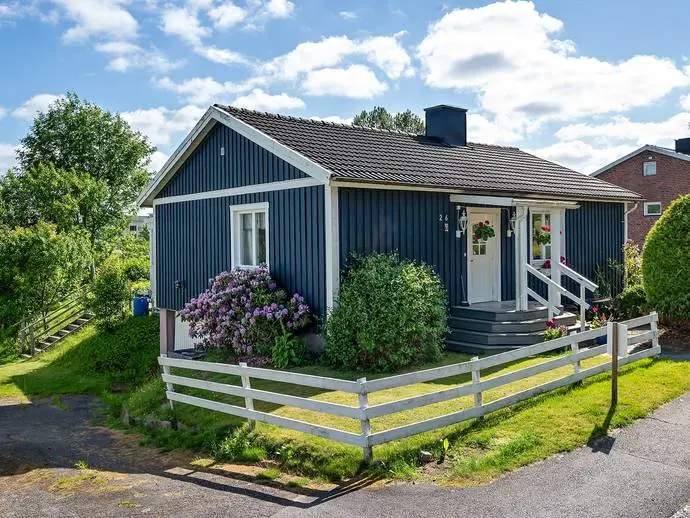 Villa, Nedre Kammarbergsvägen 26, Mark. Bild 1 av 20