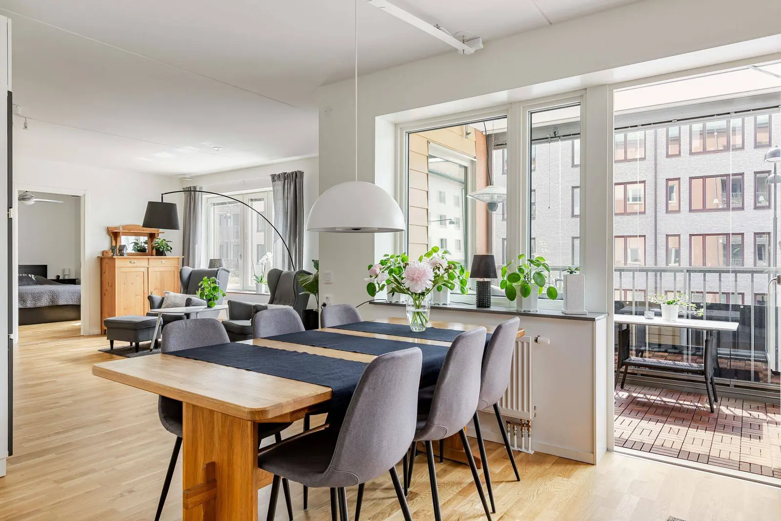 Bild 1 av 27 på Honnörsgatan 12