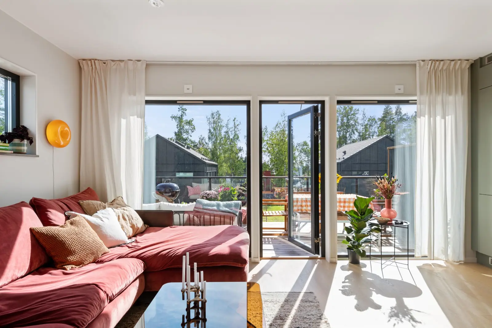 Par-/radhus, Lötvägen 50A, Österåker. Bild 1 av 35