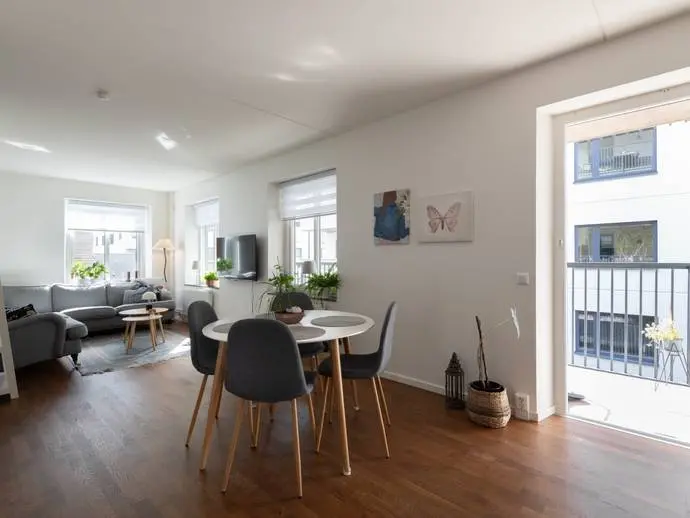 Bild 1 av 10 på Ljunglidsgatan 4