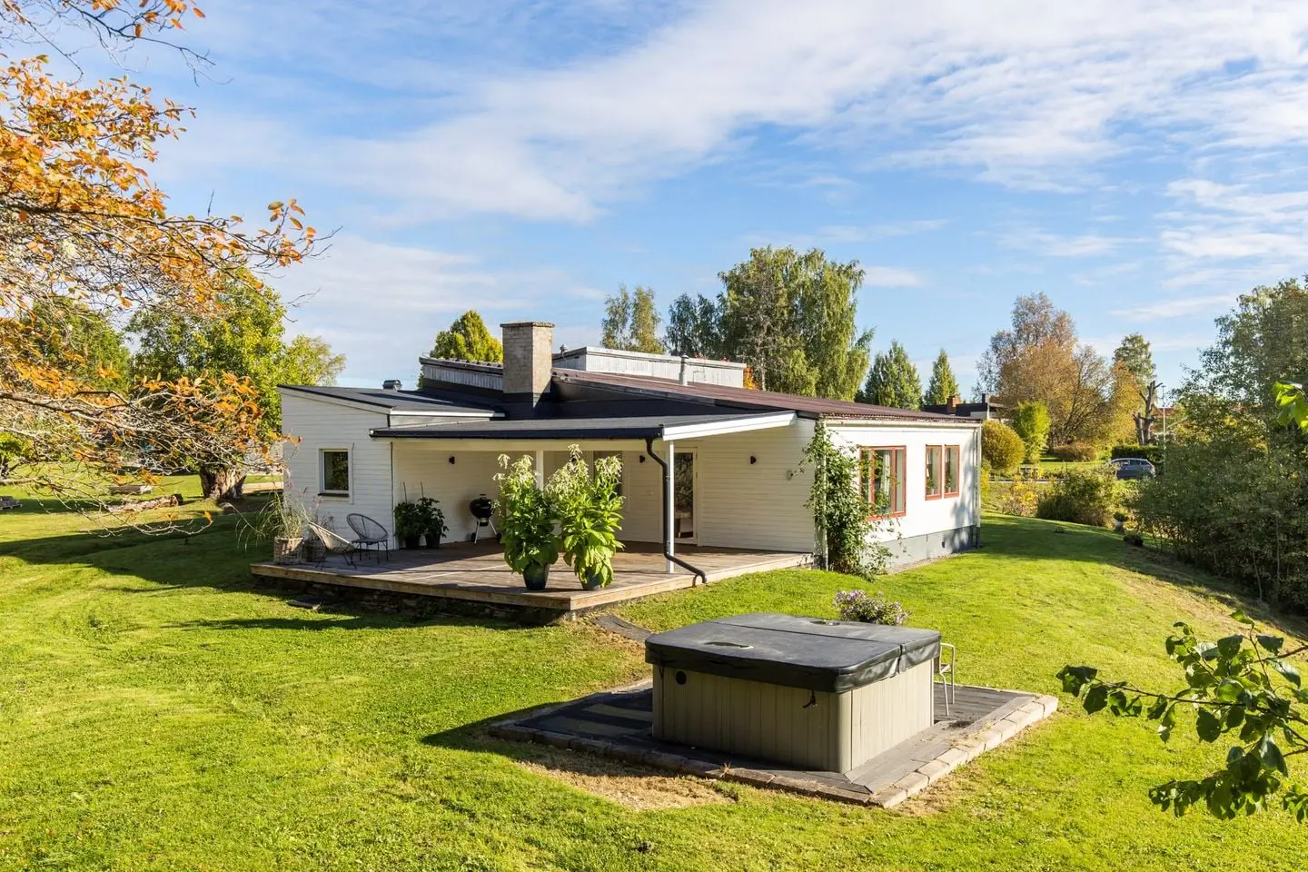 Villa, Bergmästarvägen 15, Nora. Bild 1 av 65