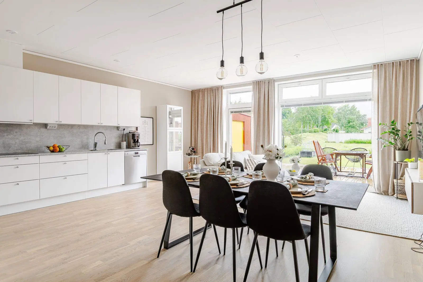 Bild 1 av 24 på Skogsvallsgatan 27