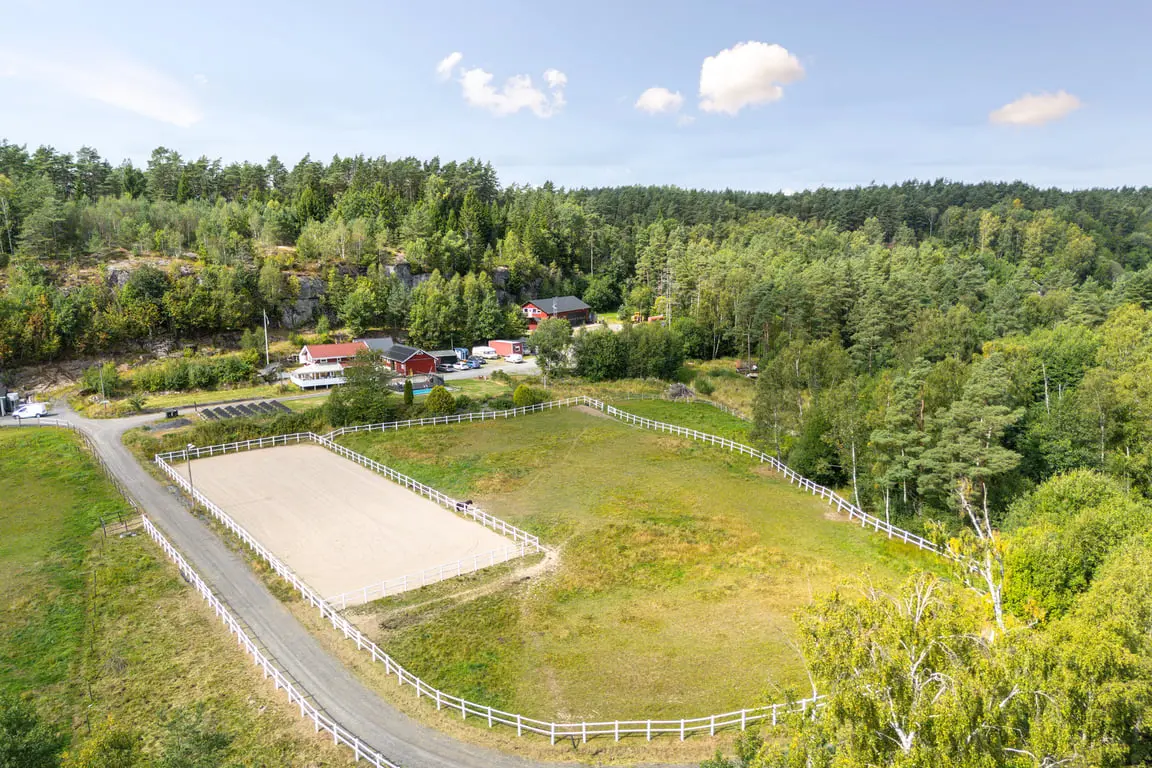 Image 1 of 40 of Lexbydalsvägen 42