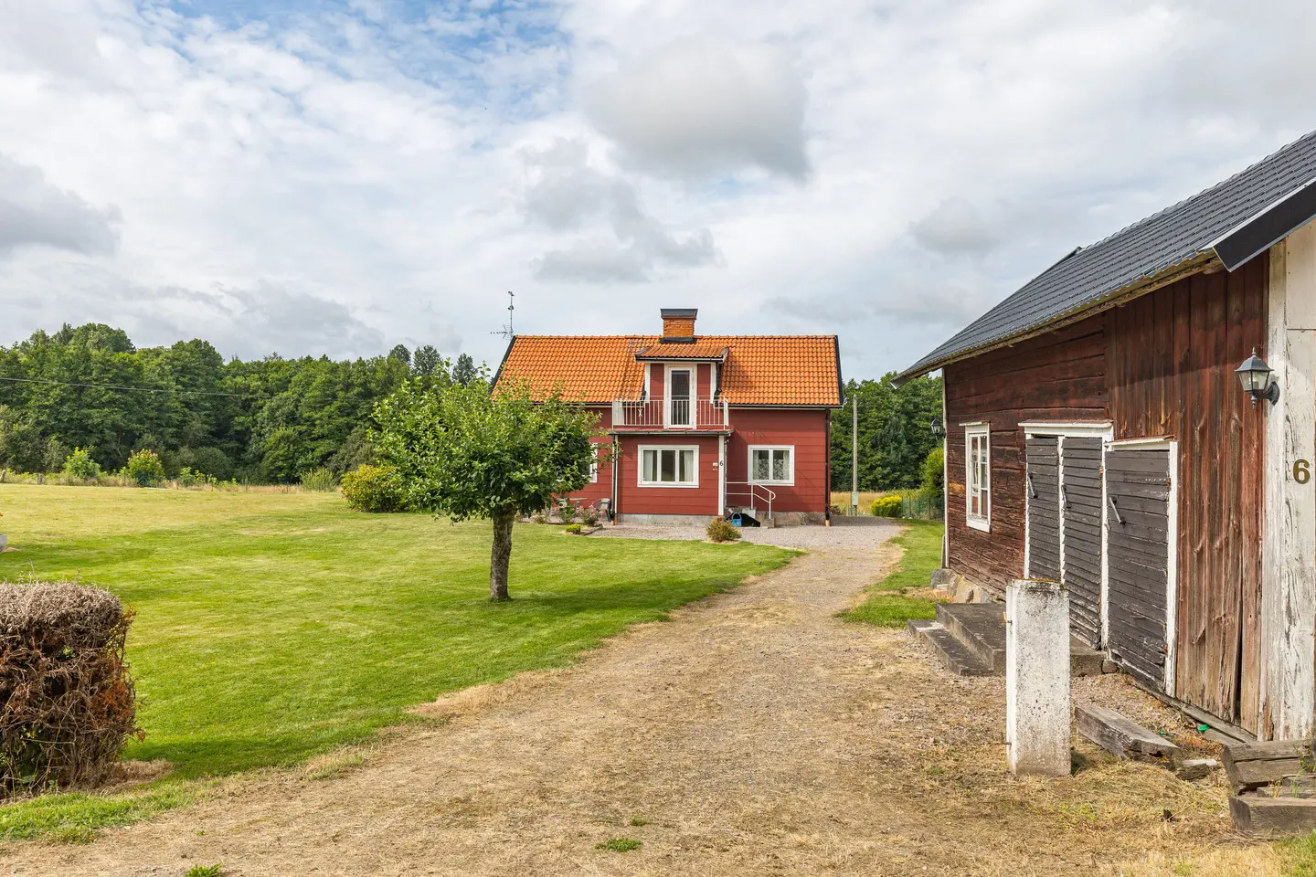 Bild 1 av 34 på Hult