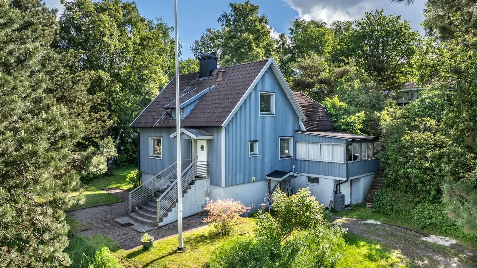 Image 1 of 39 of Furuhöjdsbacken 2