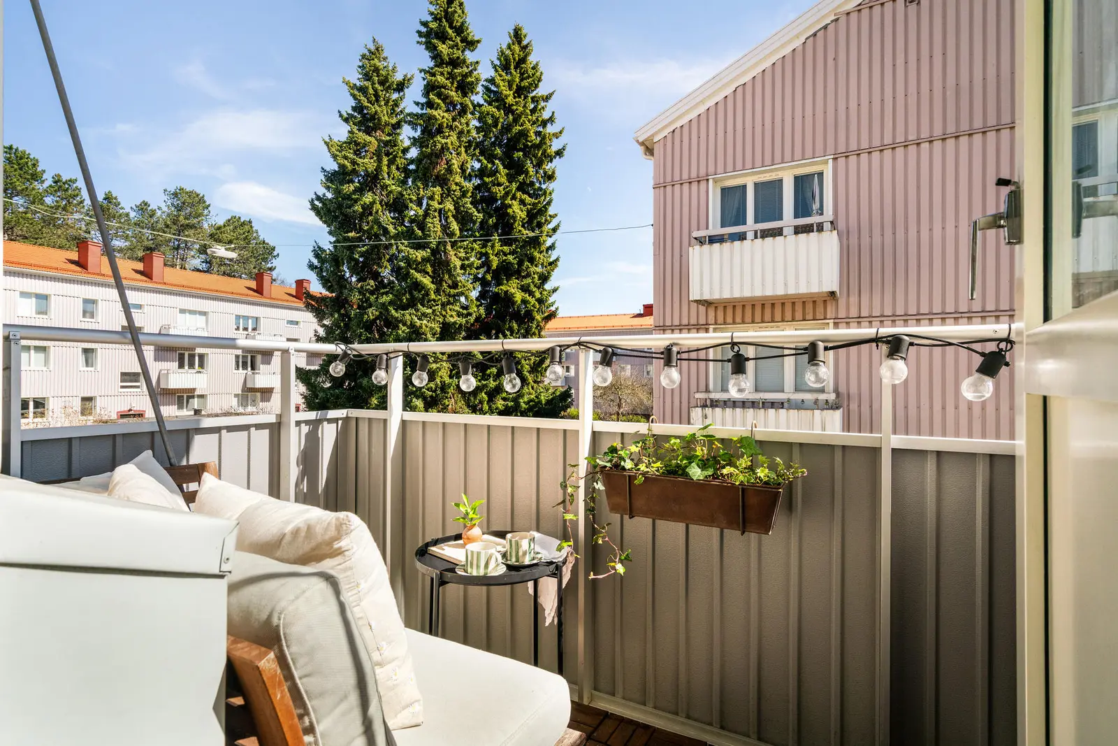 Lägenhet, Lotta Svärdsgatan 2C, Göteborg. Bild 1 av 23