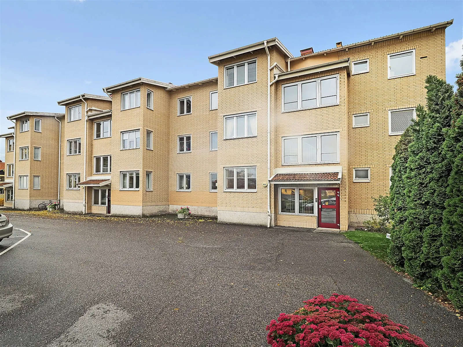 Lägenhet, Larslundavägen 10b, Södermanland. Bild 1 av 19
