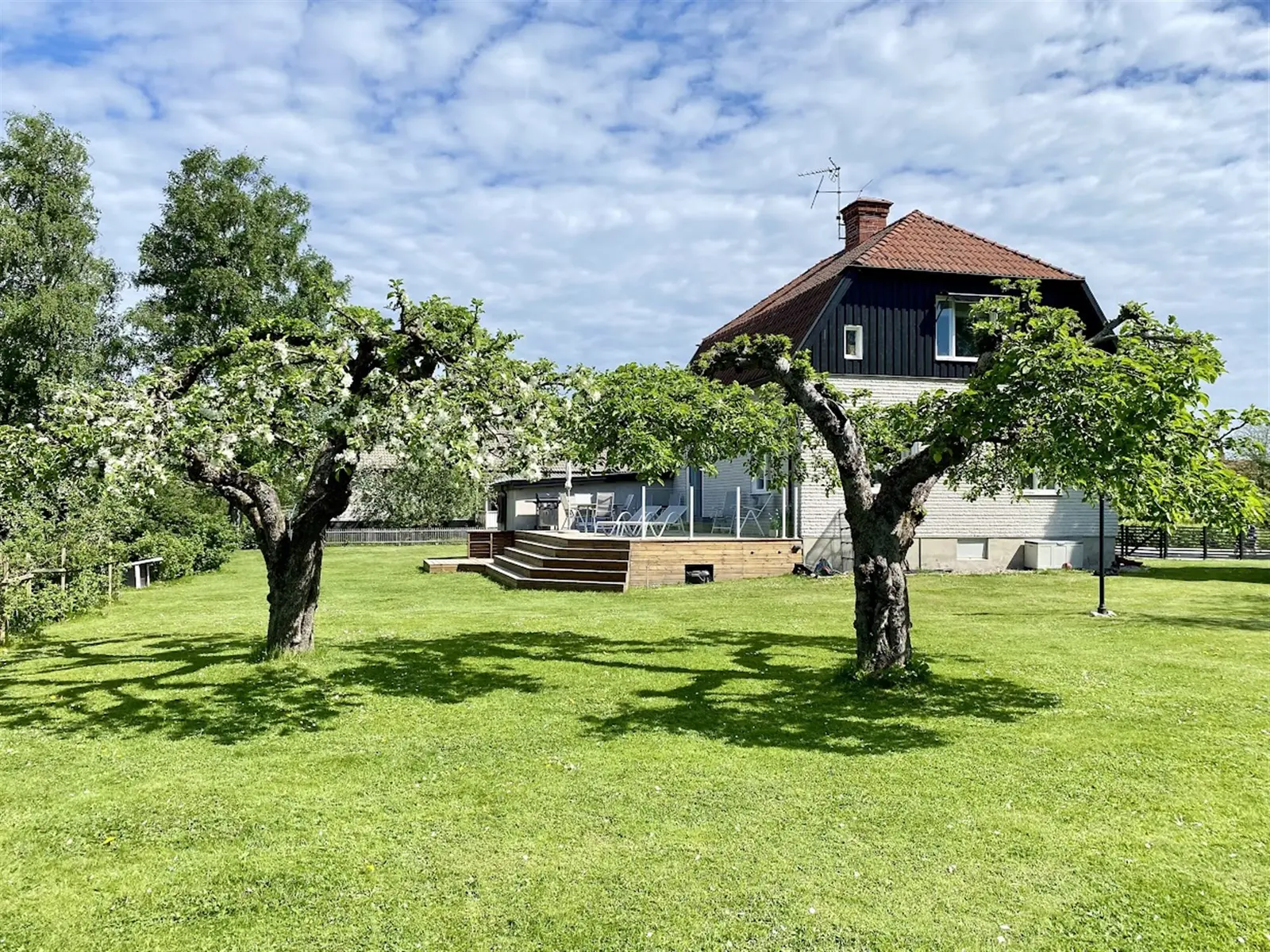 Villa, Lövängsvägen 17, Örebro. Bild 1 av 20