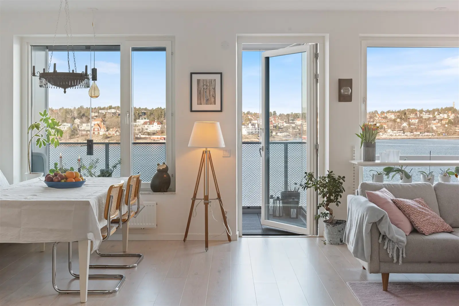 Lägenhet, Telegrafvägen 40, Stockholm. Bild 1 av 20