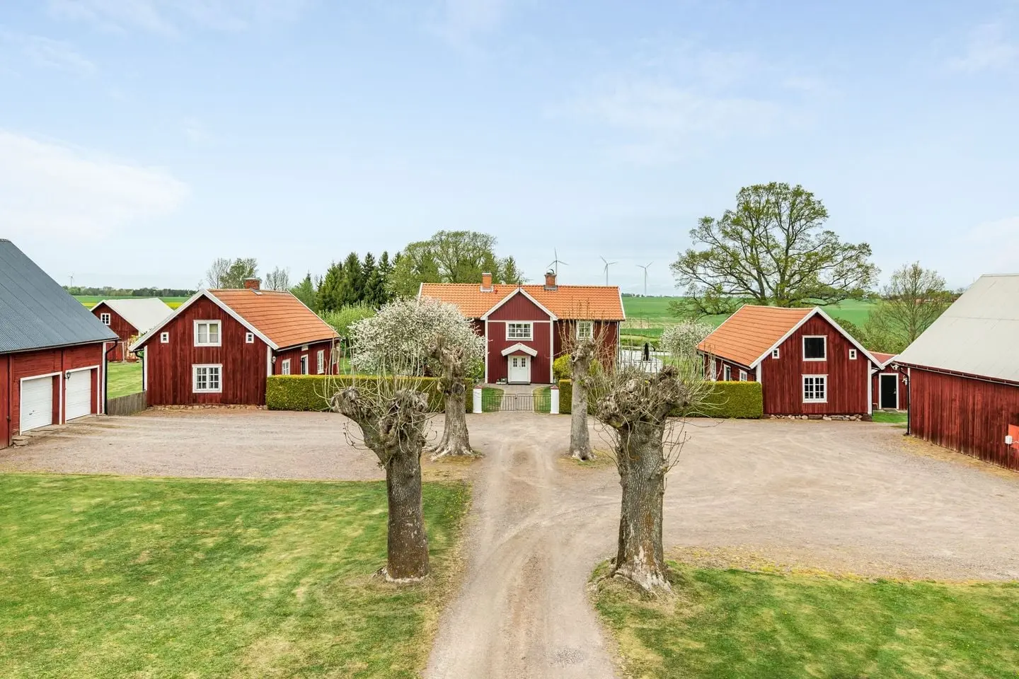 Image 1 of 53 of Lilla Blackstad 1