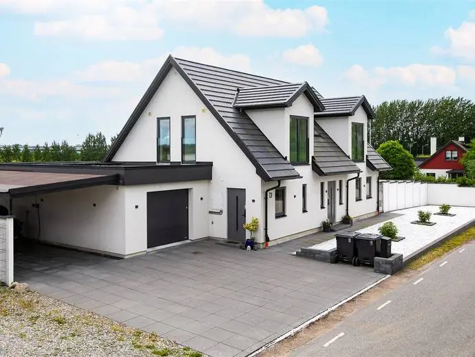 Villa, Fortunavägen 13. Bild 1 av 20