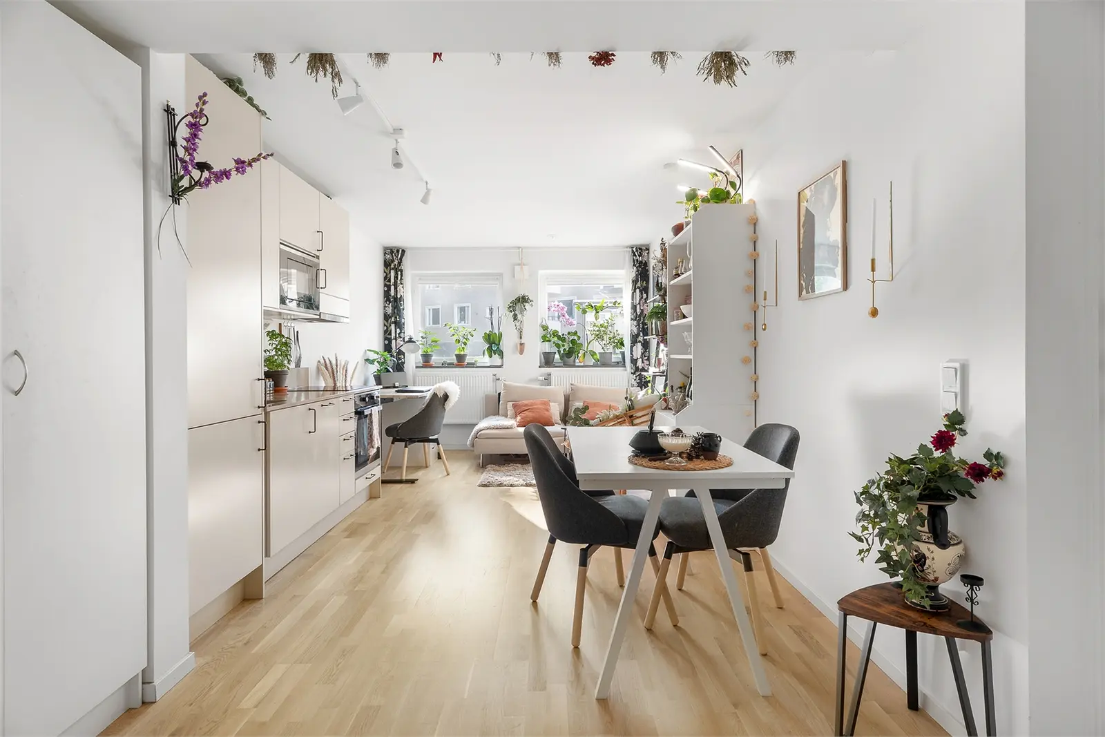 Apartment, Duvedsvägen 3, Stockholm. Photo 1 of 5
