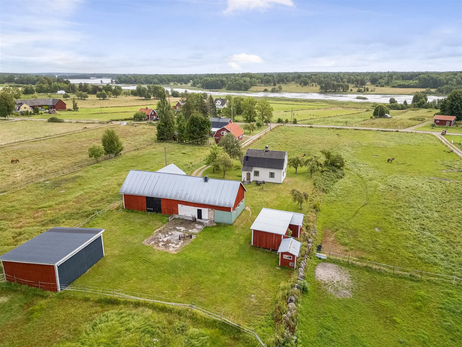 Gård, Torsvid Sörgården 35, Gullspång. Bild 1 av 20