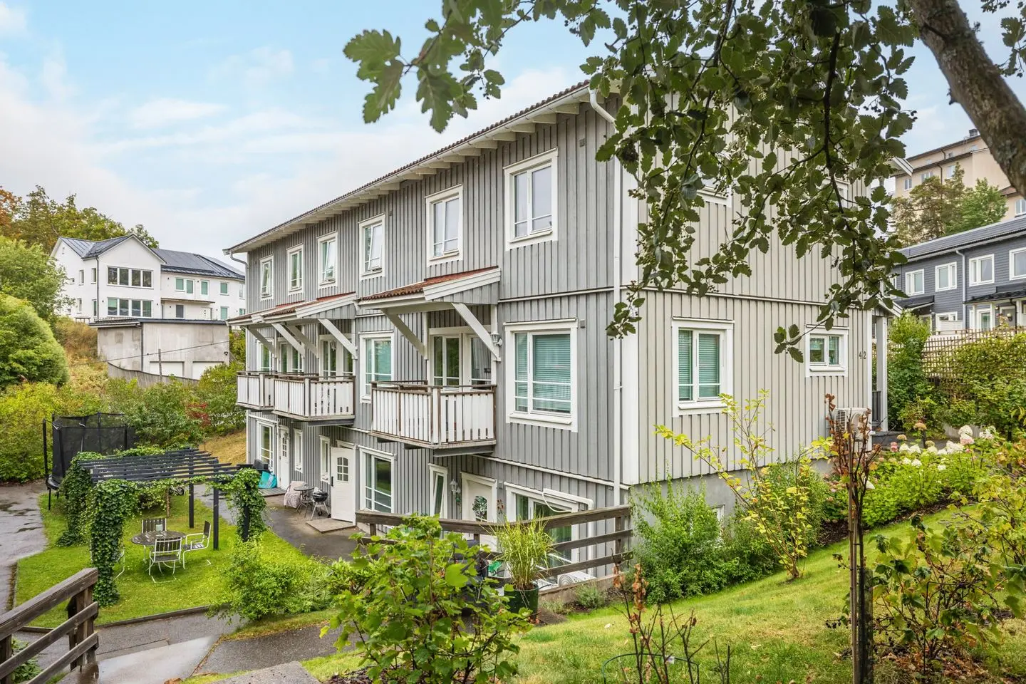 Lägenhet, Skansbergsvägen 42E, Huddinge. Bild 1 av 32