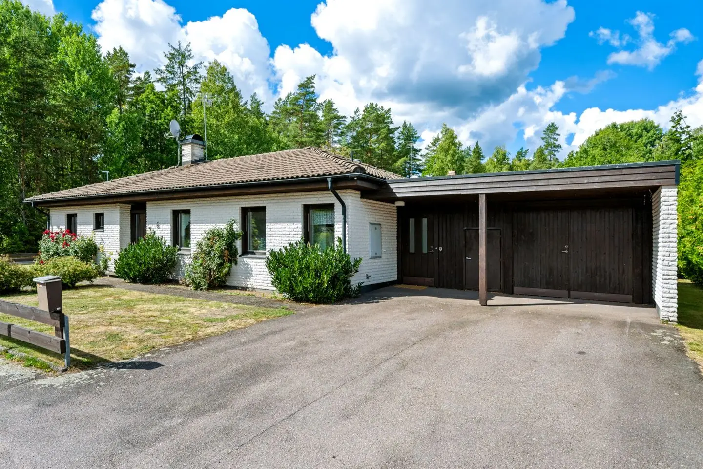 Villa, Droskvägen 6, Nybro. Bild 1 av 19