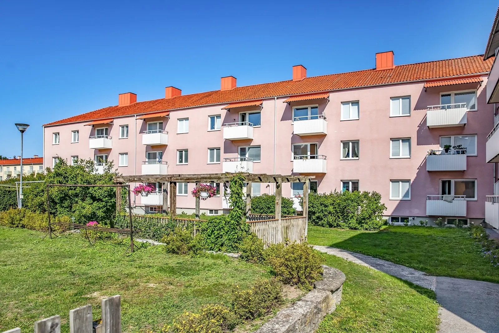 Bild 1 av 4 på Broväg 6D
