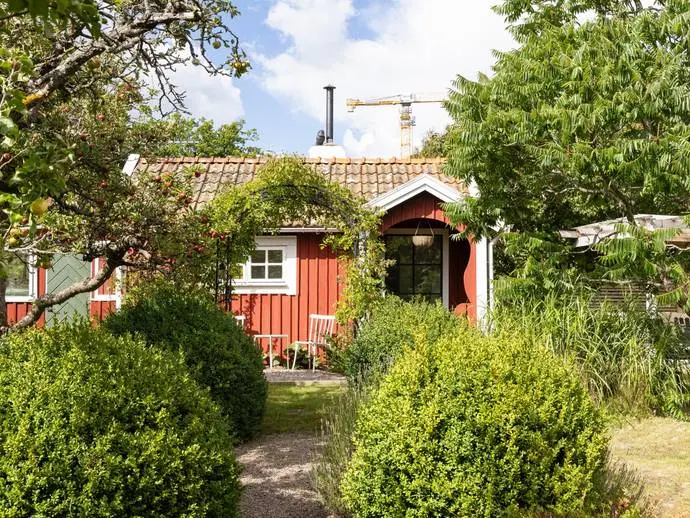 Fritidshus, Syrenvägen 2, stuga nr 62. Bild 1 av 20