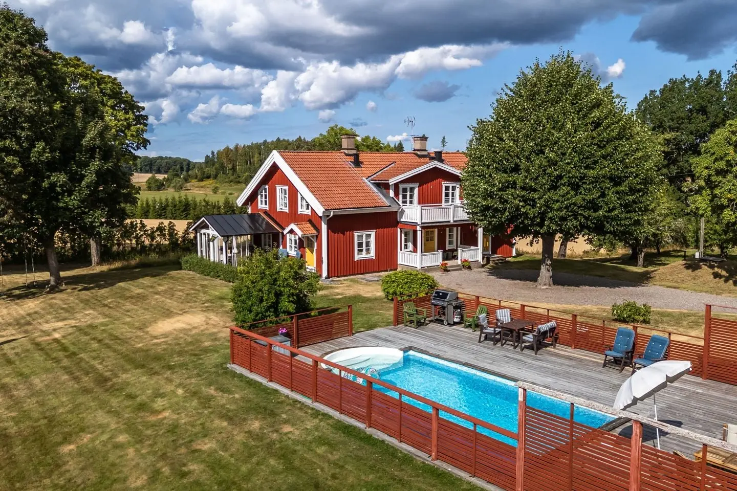 Bild 1 av 70 på Hosjö Skattgård 1