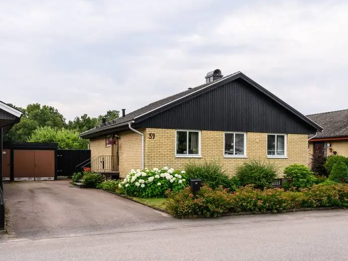 Bild 1 av 20 på Ryttarvägen 59