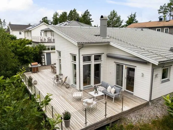 Villa, Skogskullegatan 40. Bild 1 av 20