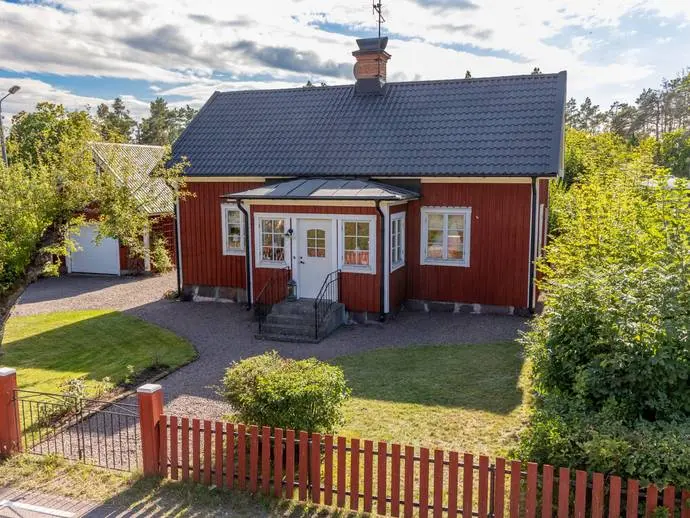 Villa, Finsjövägen 69. Bild 1 av 20