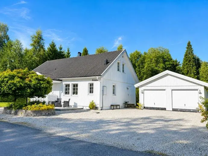 Villa, Tallåsvägen 15. Bild 1 av 20