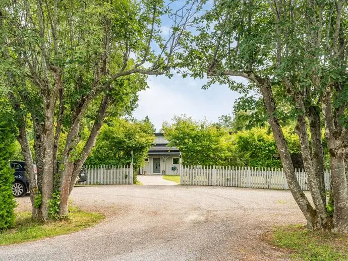 Bild 1 av 20 på Skarpängsvägen 7