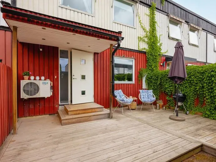 Bild 1 av 20 på Lomvägen 325