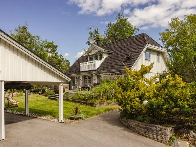 Villa, Gunnebovägen 26. Bild 1 av 20
