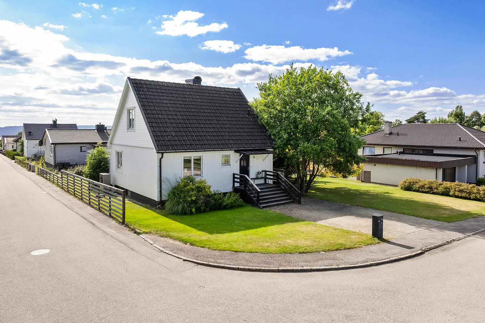 House, Källåsvägen 3. Photo 1 of 5