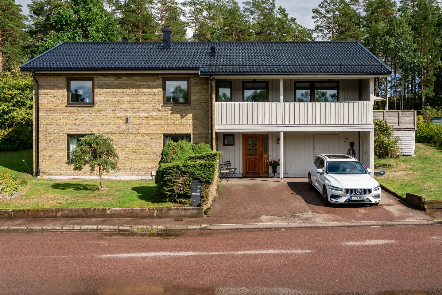 Bild 1 av 5 på Enbärsvägen 27