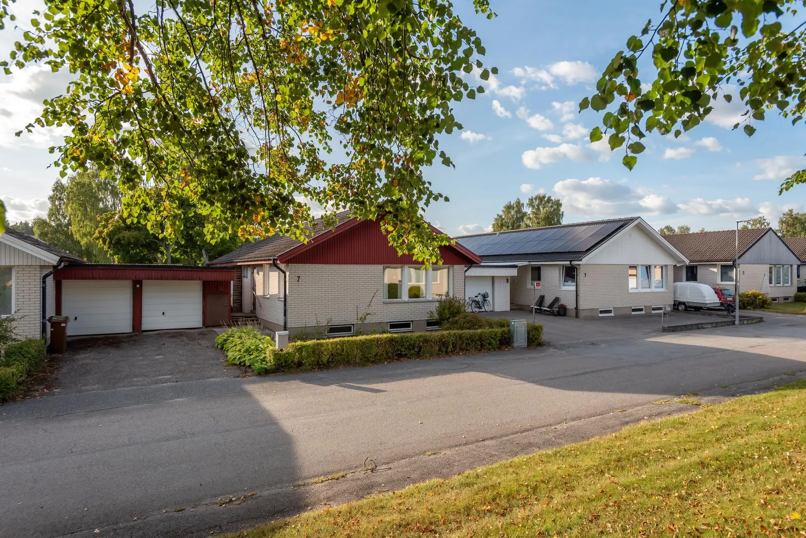 Villa, Porfyrvägen 7, Örebro. Bild 1 av 11