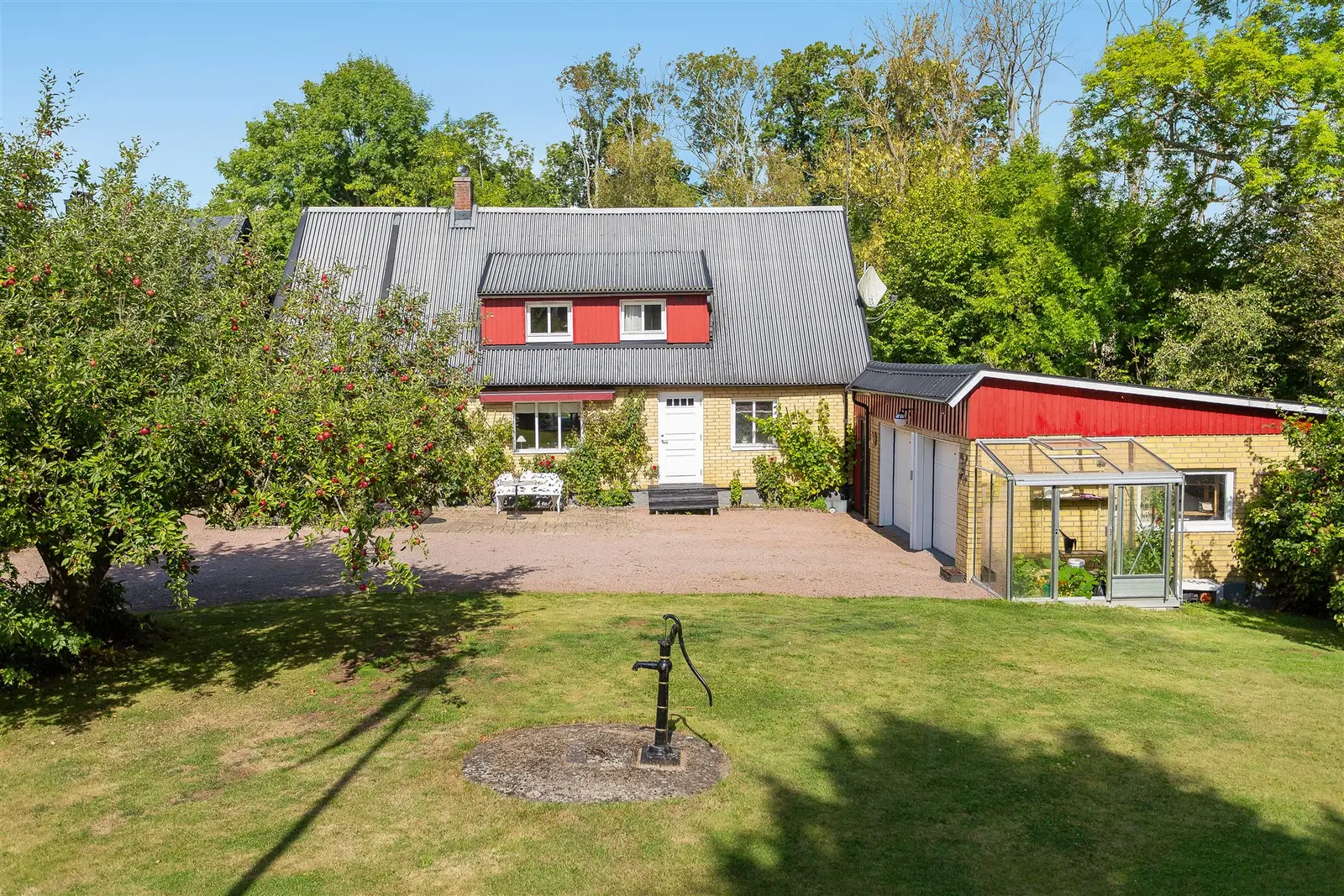 Villa, Almnäsvägen 19, Skåne. Bild 1 av 20
