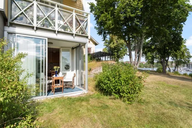 Lägenhet, Farsta Slottsväg 2, Gustavsberg. Bild 1 av 40