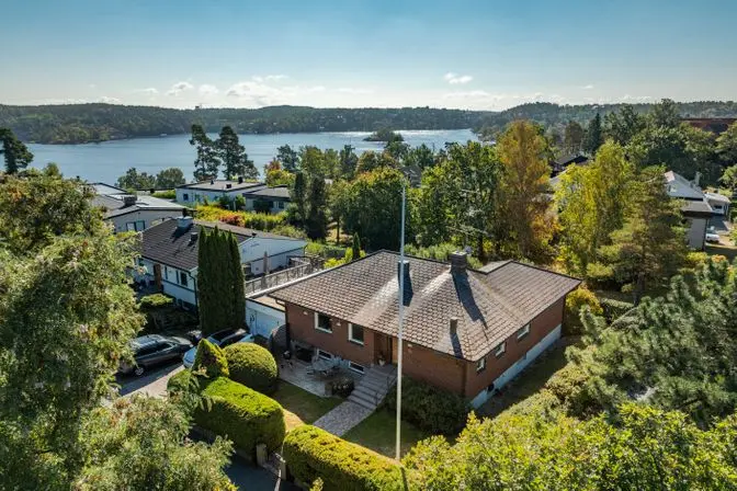 Bild 1 av 40 på Barrstigen 34