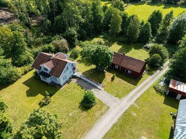 Bild 1 av 18 på Rissgärde Mellomgården 1