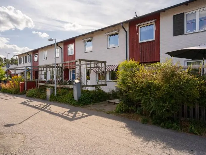 Par-/radhus, Skrakvägen 119. Bild 1 av 20