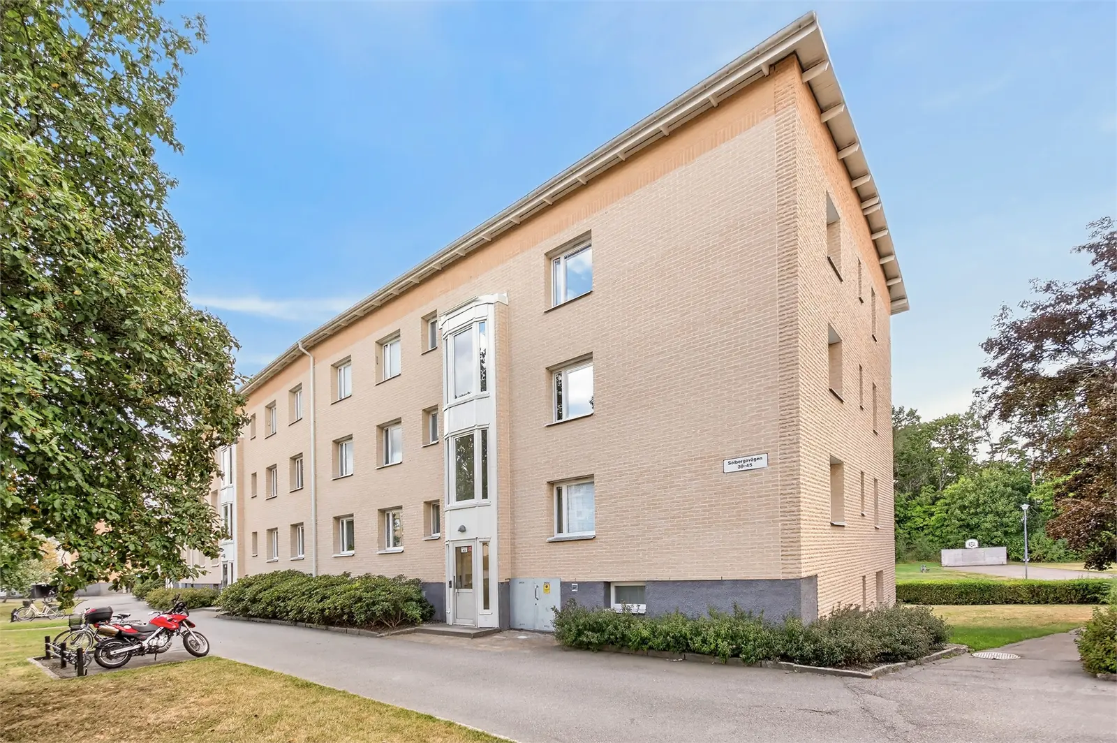 Lägenhet, Solbergavägen 45. Bild 1 av 5