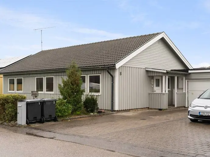 House, Höfjärilvägen 8, Stenungsund. Photo 1 of 10