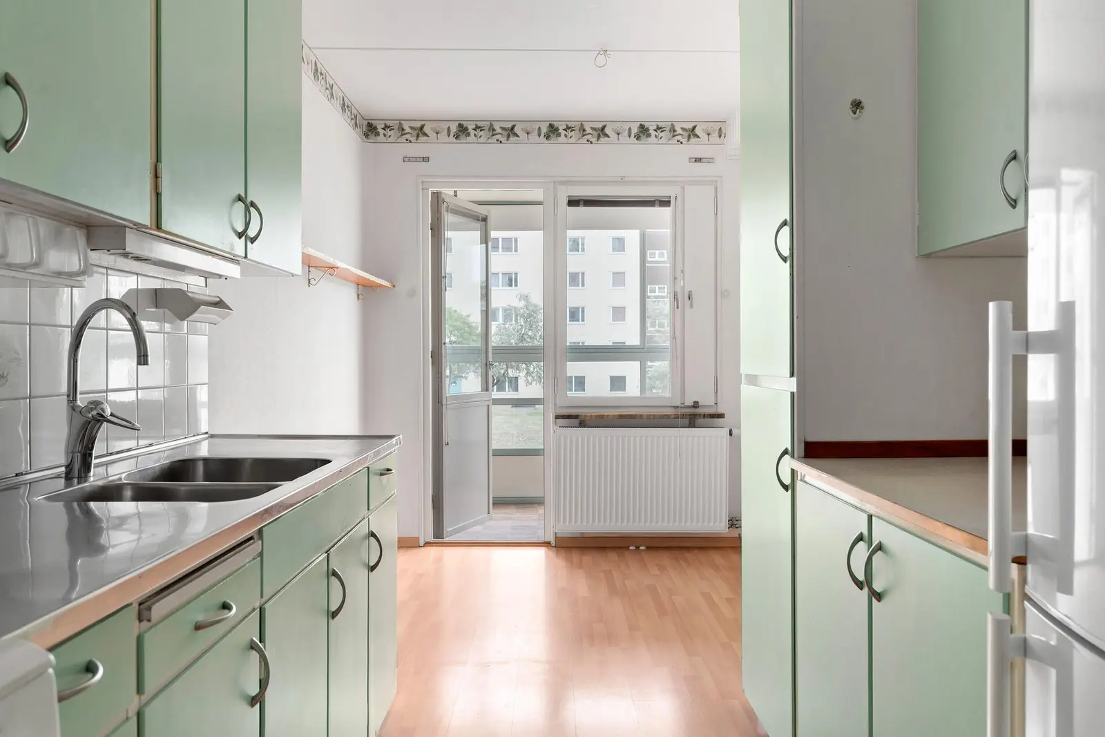 Lägenhet, Von Lingens väg 15, Malmö. Bild 1 av 16