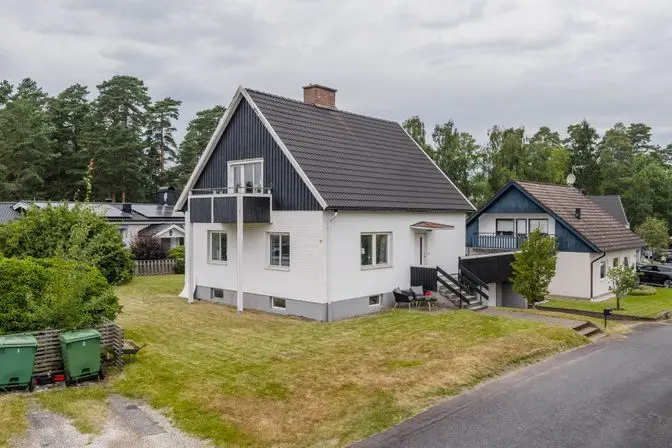 Villa, Rådjursvägen 5a, Norrahammar. Bild 1 av 20