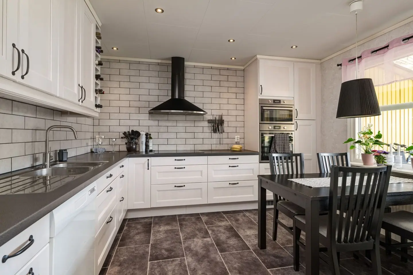 Villa, Borgmästaregatan 11A, Tierp. Bild 1 av 41