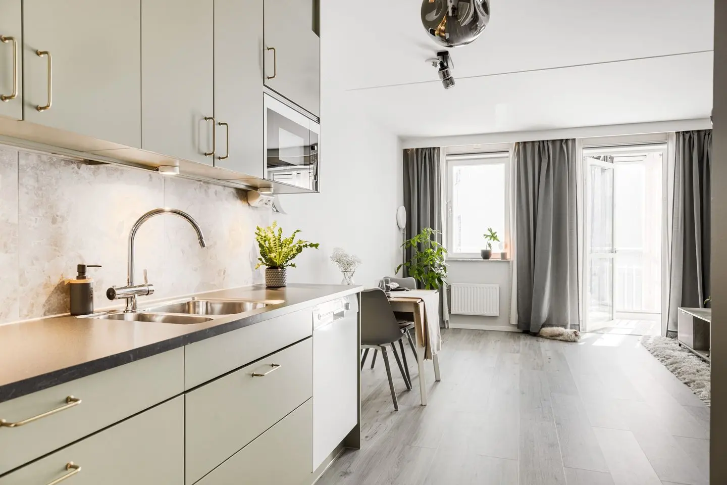 Bild 1 av 19 på Långängen 4C