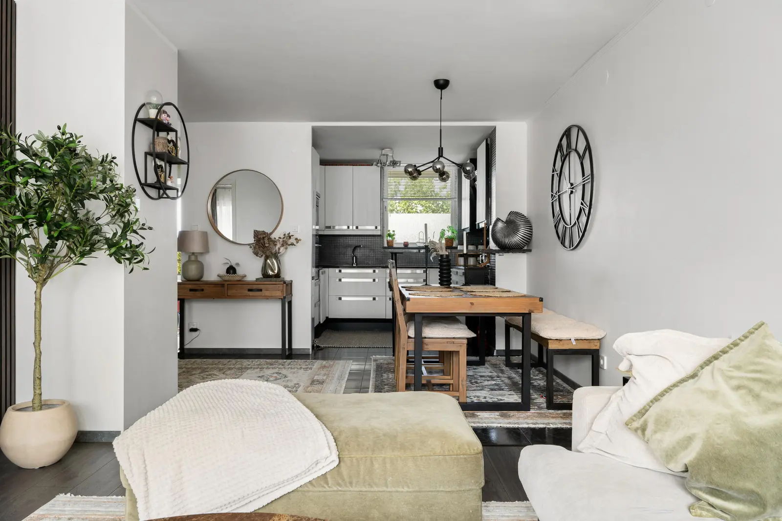 Lägenhet, Storvretsvägen 44, Huddinge. Bild 1 av 24