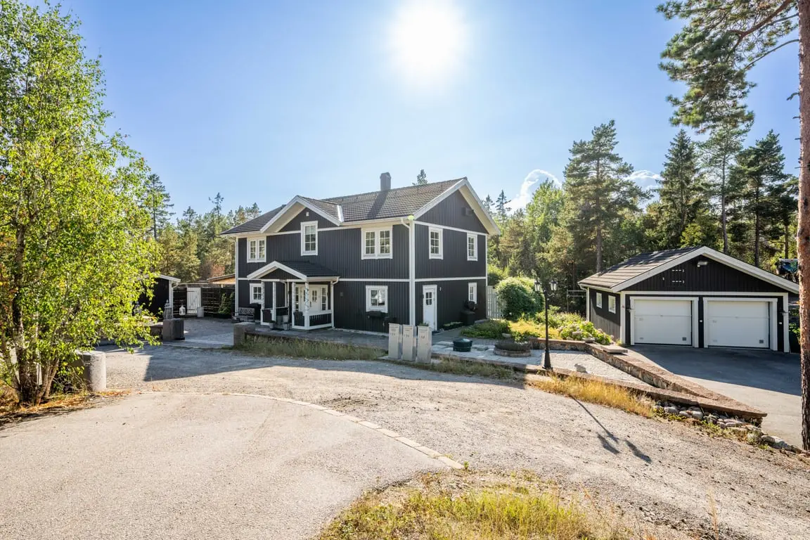 Villa, Gunnebovägen 54, Salem. Bild 1 av 26